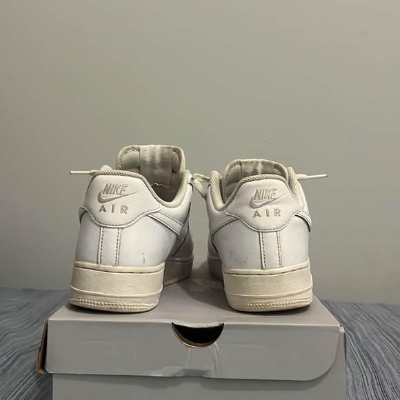 Air Force Ones Size 9.5 Men’s White - Picture 3 of 8
